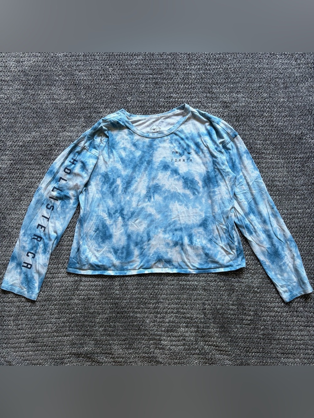 Hollister Women’s Blue Tie Dye Crop Top - Long Sleeve Cloud Sky Graphic Tee, MED